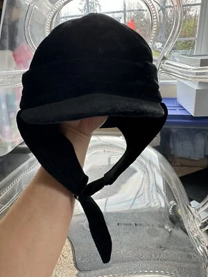 Burberry Suave Negro Terciopelo Invierno Sombrero Correas para el Cuello Cálido Mujer o Niños Orejera Foto 1 de 4