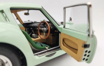 CMC M-247 FERRARI 250 GTO GOODWOOD 1962 #15  S. MOSS CHASSIS 3505 RHD 1:18 SCALE - Image 1 of 4