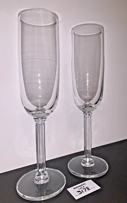 2 Ribbed Stem Champagne Flutes Clear Glass - Image 1 of 4
