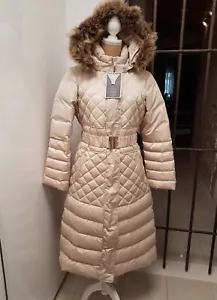 Guess neuer Daunen Wintermantel in hell Beige, passend für Größe S / M - Bild 1 von 17