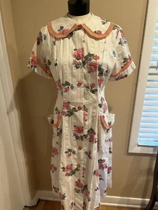 1940's White Cotton Day Dress With Roses Sz M/L - Picture 1 of 8