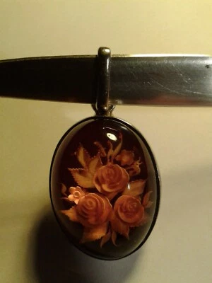 Pendaglio, cammeo intarsiato in ambra - Argento 925 - g 11,30 - Immagine 1 di 4