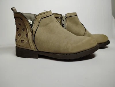 Oshkosh B'Gosh Taupe Imitación Gamuza Brillante Corazón Cremallera Lateral Botines Botas (5 Niños Pequeños) Foto 1 de 4