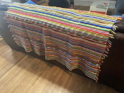 Manta de ganchillo tejida hecha a mano de colección 42”x 48” a rayas colorida Granny Cottage Foto 1 de 4