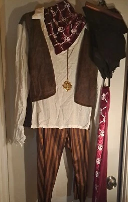 DISFRAZ HALLOWEEN DAMA PIRATA 6 PIEZAS CON FUNDAS PARA BOTAS Foto 1 de 4