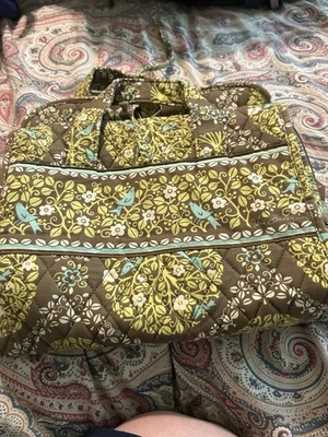 Bolsa de viaje de maquillaje plegable Vera Bradley sentada en un árbol Foto 1 de 2