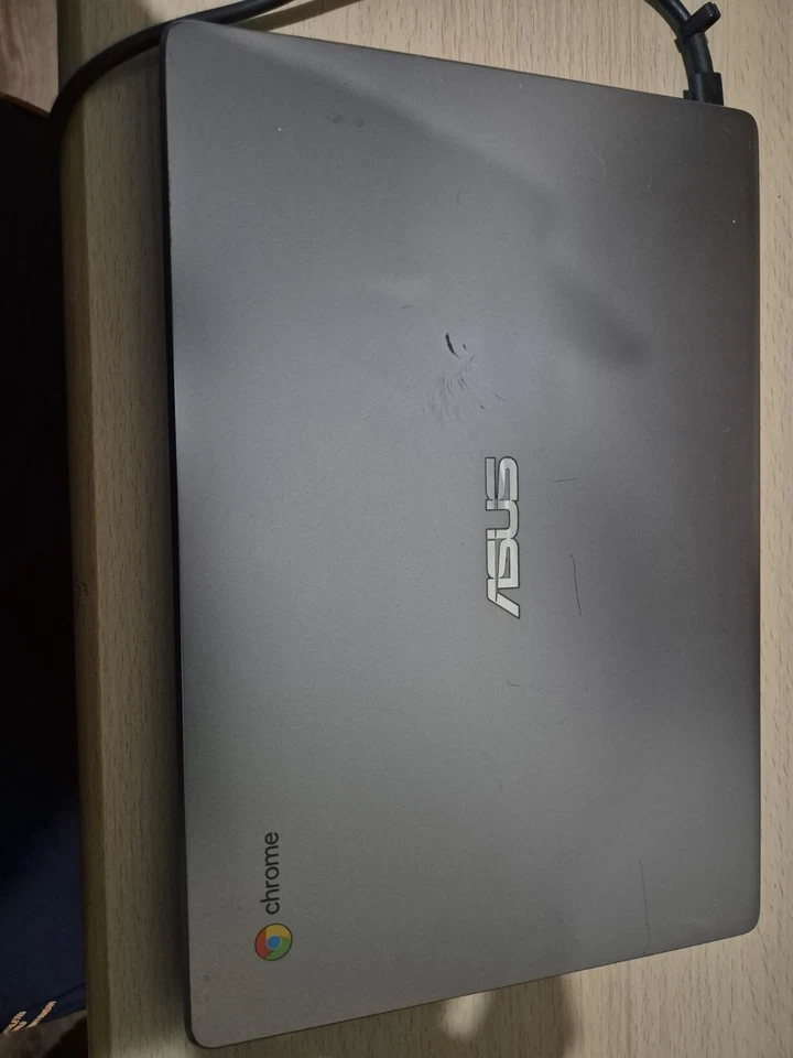 Asus Chromebook C223n - Celeron N3350 @ 2.40ghz - 2GB RAM - 16GB SSD - Ch... - Image 1 of 4