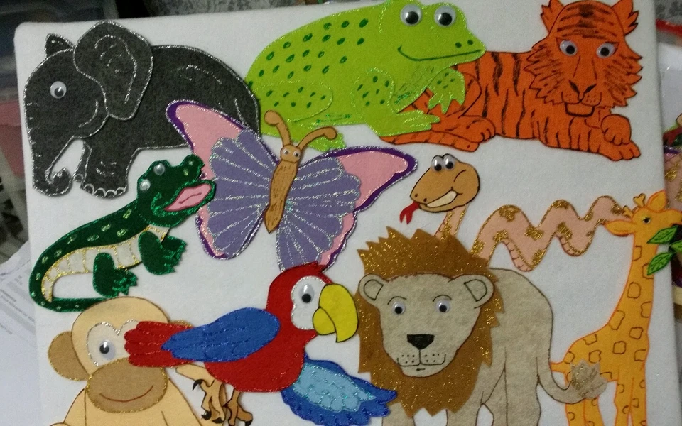 FELT BOARD/ STORY RHYME.  ZOO/ JUNGLE  ANIMALS CUSTOM LARGE.  - image 1 of 3
