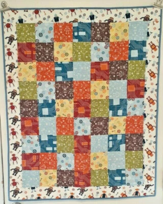 Edredón hecho a mano para bebé niño estampado de robot *azul/rojo piezas/acolchado a máquina 33" x 41" Foto 1 de 4