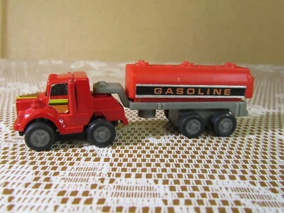 660Y Giocattolo Micro Camion Serbatoio Gasoline Rosso L 8 CM - Immagine 1 di 4