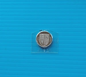 £1 Coin. 2015 QUEEN ELIZABETH II - ROYAL SHIELD OF ARMS £1 COIN BUNC. - Picture 1 of 2