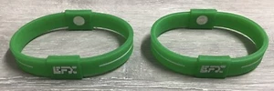 (LOTTO DI 2) EFX Braccialetto Bilanciere in Silicone Ologramma Verde/Bianco - L - NUOVO - NO SCATOLA - Foto 1 di 4