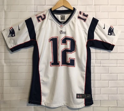 Camiseta deportiva de fútbol americano Tom Brady #12 New England Patriots blanca Nike On Field juvenil NFL Foto 1 de 4
