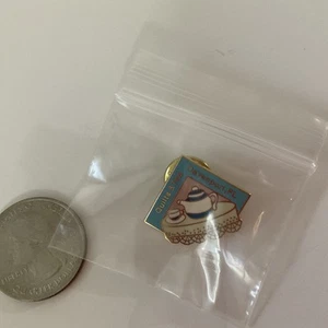 Quilts & Tea Davenport, Florida Enamel Lapel Pin Tea Pot w Tea Cup - Picture 1 of 1
