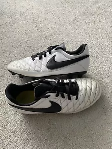 Nike Botas de Fútbol Entrenadores Niños Niños Niños Talla 3 EU 35.5 Tachuelas - Imagen 1 de 8