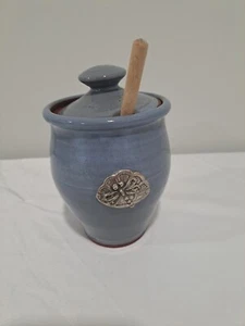 OREGON STUDIO Pottery Blue Honey Pot With Wooden Dipper Dragonfly Decal - Picture 1 of 4