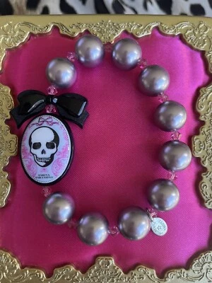 Pulsera Tarina Tarantino Vintage Gótico Victoriano Calavera Camafeo Arco Perla Púrpura Foto 1 de 4