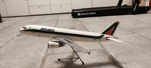 alitalia airbus a-320 1:100 airplast - Foto 1 di 6
