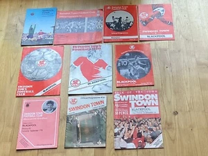 SWINDON TOWN gegen BLACKPOOL Fußball Spielprogramme - Sammlung von 10 STFC Heimwerken - Bild 1 von 1