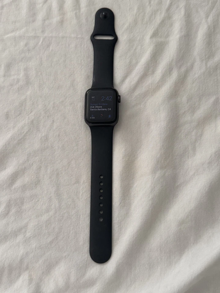 *Best Offers* Apple Watch Series 6 Black - Image 1 of 2