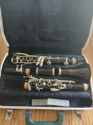 Clarinete Bb - ligeramente usado  Foto 1 de 2