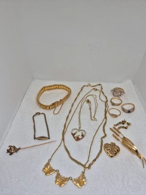 Lot Bijoux Vintages et/ou Ancien Plaqué OR Doré - Immagine 1 di 4