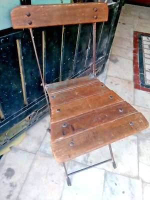RARE OLD VINTAGE UNIQUE VICTORIAN DESIGN RUSTIC WOODEN / IRON FOLDING CHAIR - Image 1 of 4