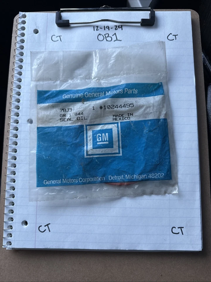 1x GM 10244495 Chevrolet Caprice/Impala SS (91-96) Oil Cooler Adapt- B19-47 - Image 1 of 2