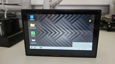 Raspberry Pi 3B+ con Touch Screen - Immagine 1 di 4