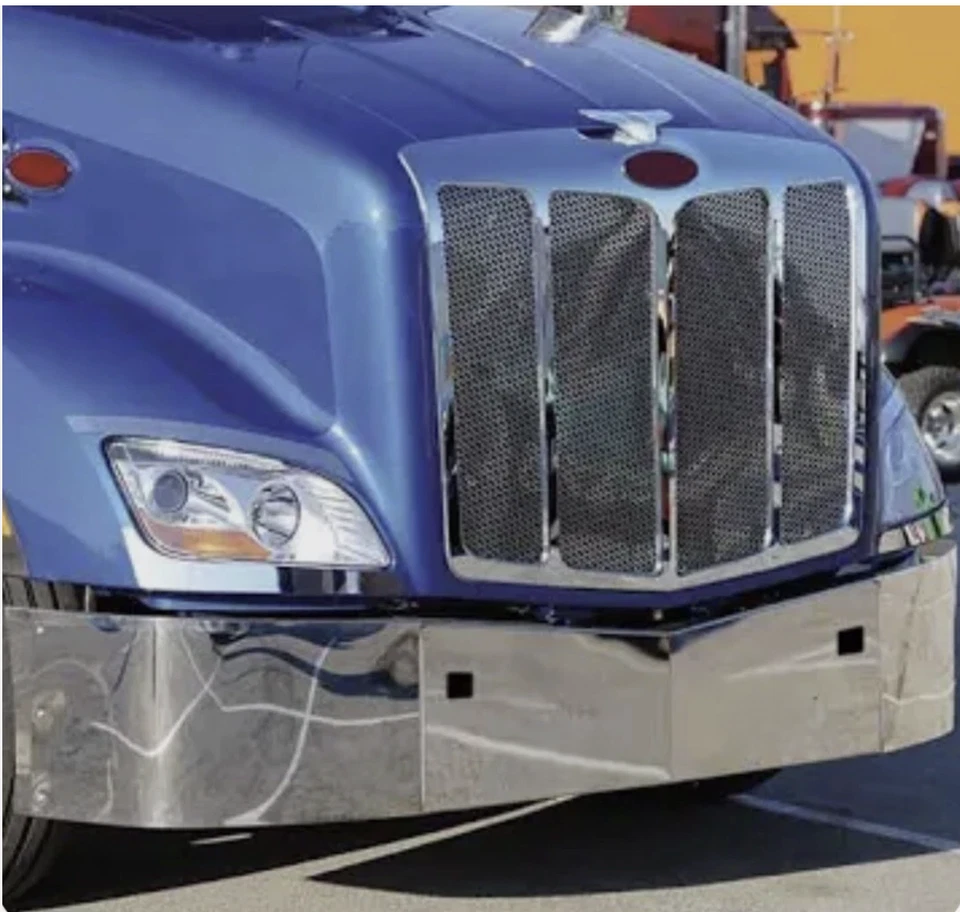 PETERBILT 579 CHROME BUMPER 18"  W/ TOW HOOK HOLES & BRACKETS - Image 1 of 4