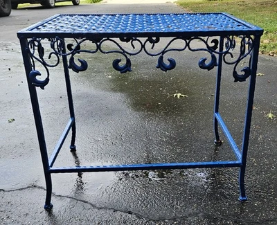 Mesa auxiliar vintage de metal pintado azul para jardín patio con desplazamiento 19,25" Tx 21,5" W Foto 1 de 4
