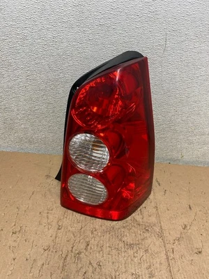 Luz trasera lateral izquierda pasajero derecho Mazda Tribute 2005-2006 OEM S5194 DW Foto 1 de 4