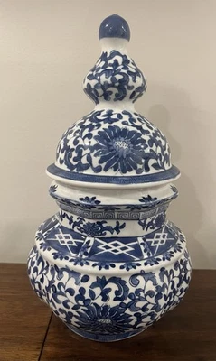 Tarro de jengibre chinoiserie con tapa azul blanco porcelana floral china marca Qianlong Foto 1 de 4