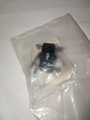 NEW GENUINE JOSLYN CLARK 5M-065 AUXILLARY CONTACT - Image 1 of 4