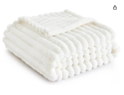 Manta blanca para sofá Bedsure - Mantas acogedoras súper suaves para mujer, lindas Foto 1 de 4