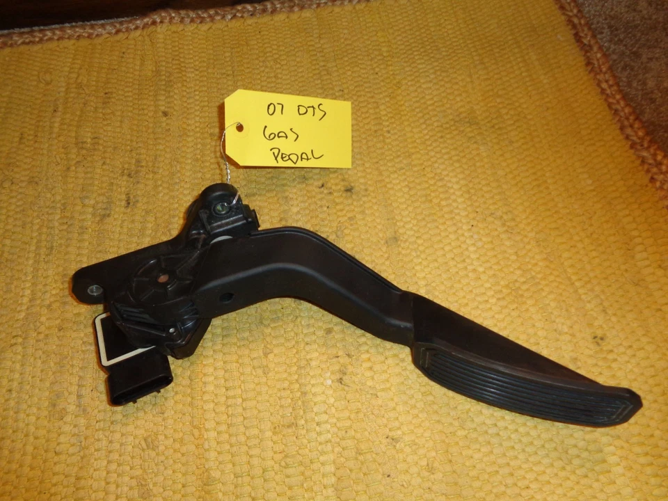 Cadillac DTS 2006 2007 2008 2009 2010 2011 PEDAL DE GASOLINA A-24 Foto 1 de 1