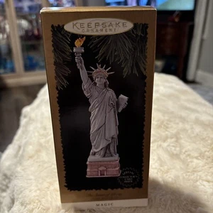 Hallmark Keepsake The Statue of Liberty Magic Light & Music 1996 Christmas Tree - Picture 1 of 4