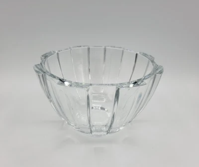 Cuenco de cristal redondo pequeño Orrefors Kosta Boda Revolution de 6 3/4" Foto 1 de 4