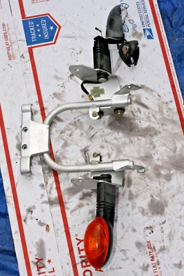 Ducati Monster 620 2005 OEM faro soporte delantero (ver abajo) envío gratuito Foto 1 de 2