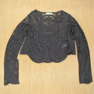 Blusa de renda Forever 21 cinza crop Sheer Festival boho bruxa caprichosa feminina pequena - Imagem 1 de 4
