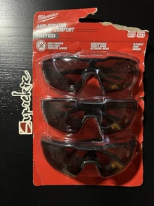 Gafas de seguridad tintadas Milwaukee lentes antiarañazos paquete de 3 48-73-2015 - Imagen 1 de 2