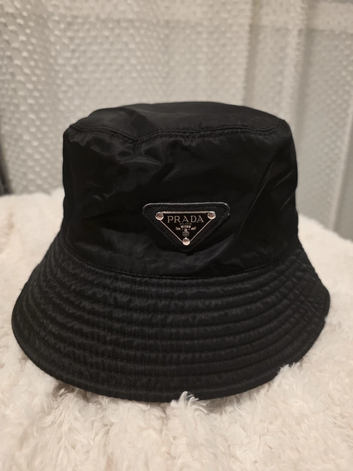 Sombrero cubo de nailon negro PRADA Foto 1 de 4