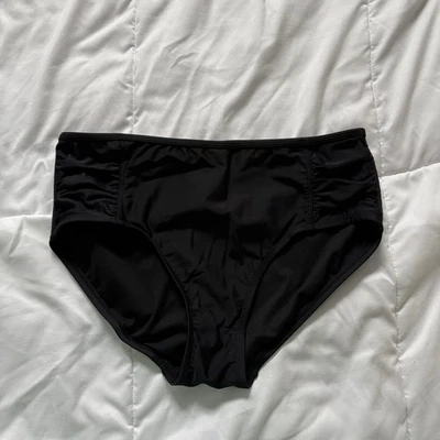 Traje de baño negro con parte inferior de bikini cobertura completa talla mediana Catalina para mujer Foto 1 de 4