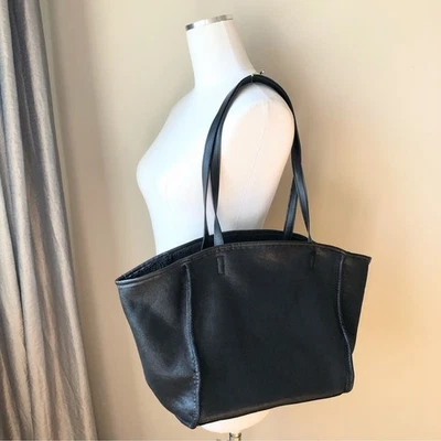 Black leather & Shearling reversible everyday carryall tote bag - Imagem 1 de 4