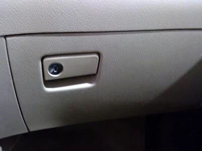 Guantera usada se adapta a: Toyota Rav4 2010 grado A Foto 1 de 4