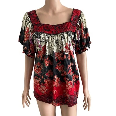 Blusa ECI New York Mujer Mediana Roja Negra Floral Jersey Ligero Foto 1 de 4