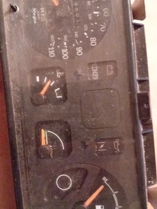 Oldtimer Renault Auto Instrumententafel 80er Ära alle Zifferblätter funktioniert BIT STAUBIG Schuppenfund - Bild 1 von 12