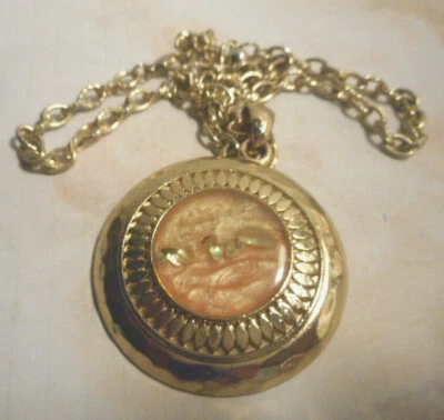 K.C. Kenneth Cole tono dorado 4mm. collar cadena eslabón con colgante redondo  Foto 1 de 4