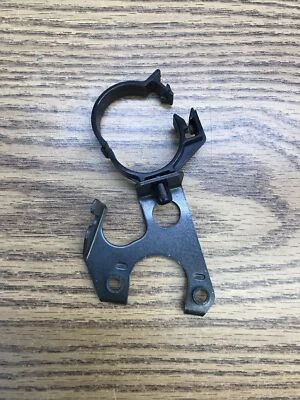 YAMAHA FJR1300 2003-2005, BLOQUEO ASIENTO PARTE # 5JW-2117K-00-00 Foto 1 de 4