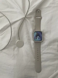 Apple Watch Series 9 41mm Aluminum Case with Sport Band - Starlight, M/L... - Photo 1 sur 5